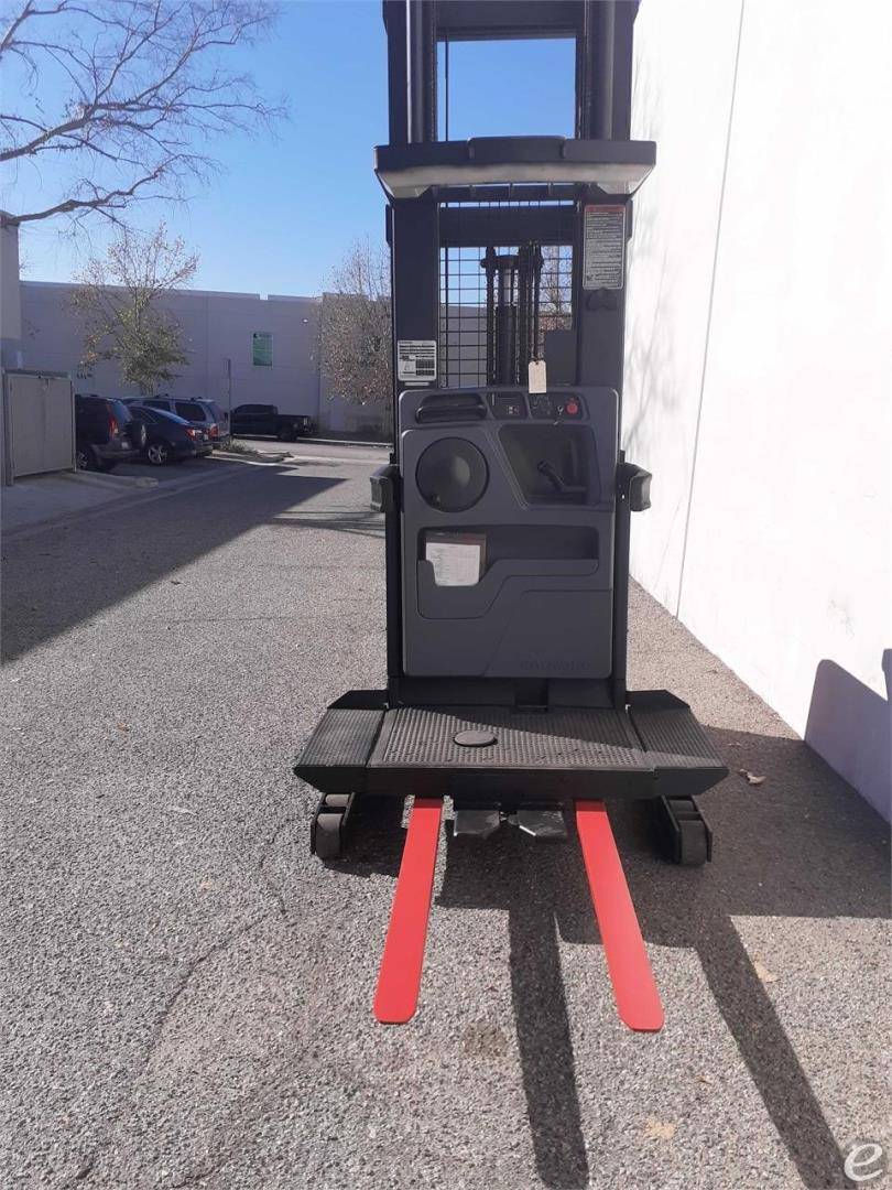 2005 Raymond EASI OPC30TT Electric Order Picker - 123Forklift