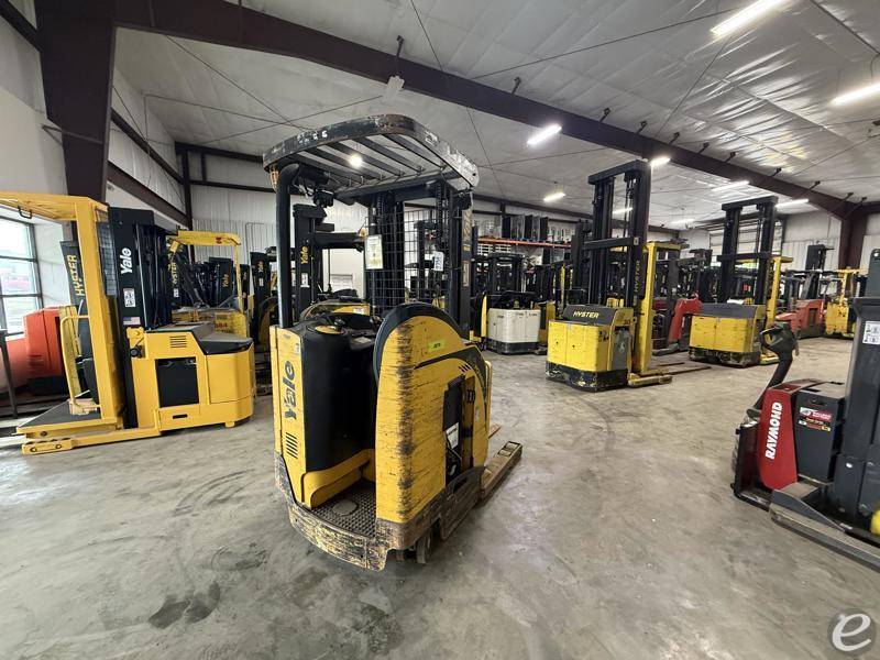 2012 Yale NR040EA