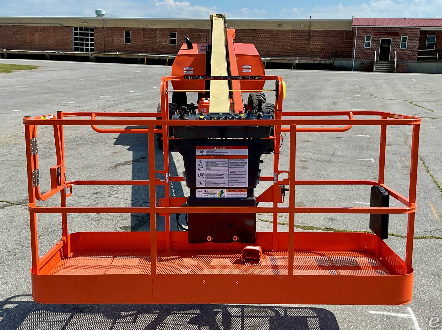 2017 JLG 800S