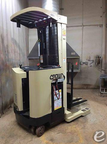 1993 Crown RR3020-35 Electric Reach Truck - 123Forklift