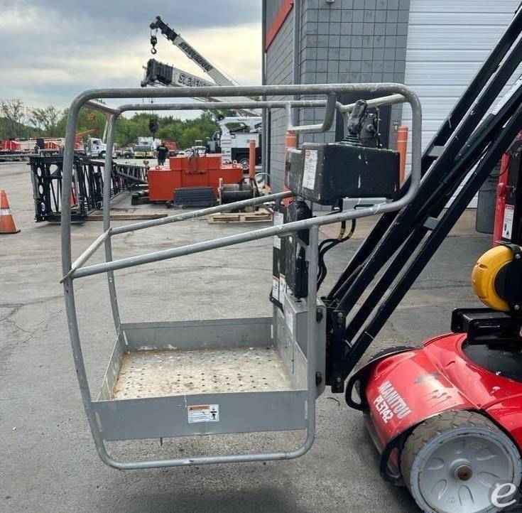 2021 Manitou 26VJR