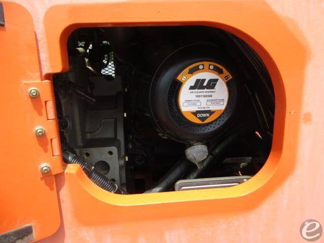 2017 JLG 8042
