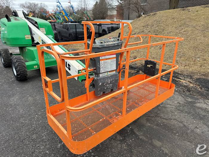2015 JLG 400S