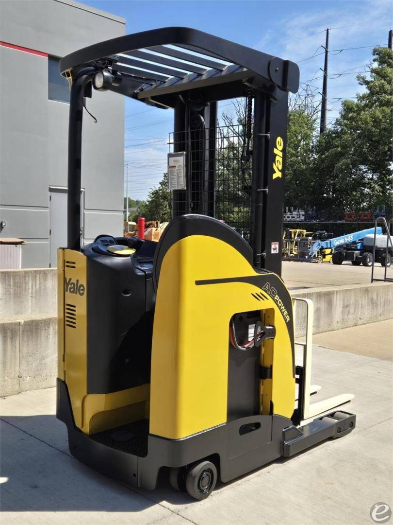 2019 Yale NR045EB
