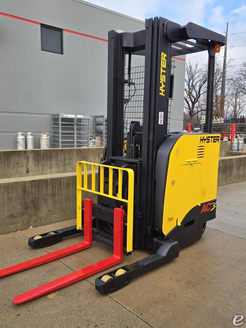 2017 Hyster N30ZDR2 Electric Reach Truck - 123Forklift
