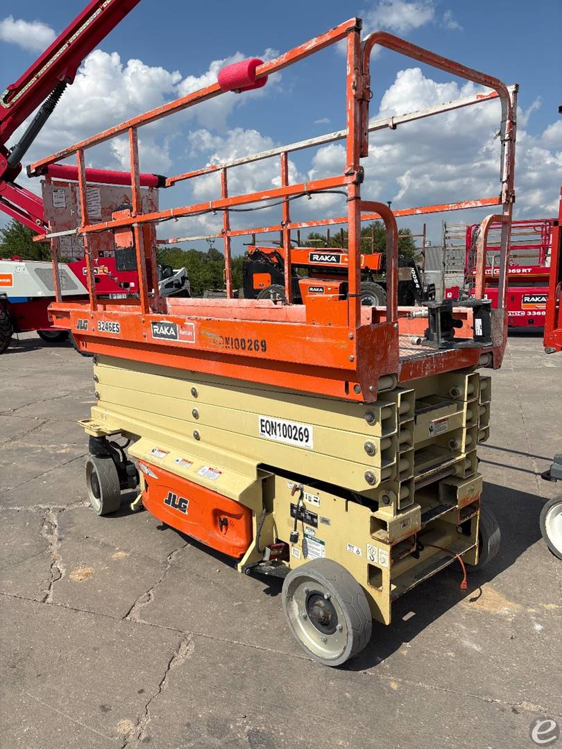 2019 JLG 3246ES