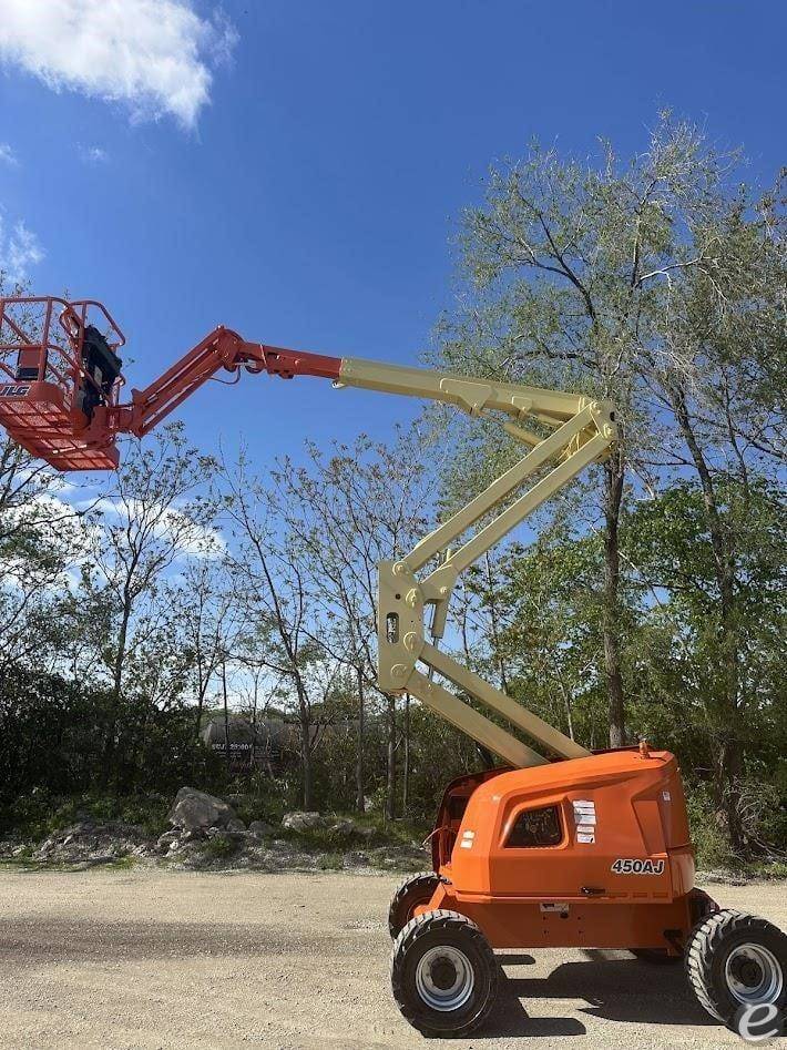2017 JLG 450AJ
