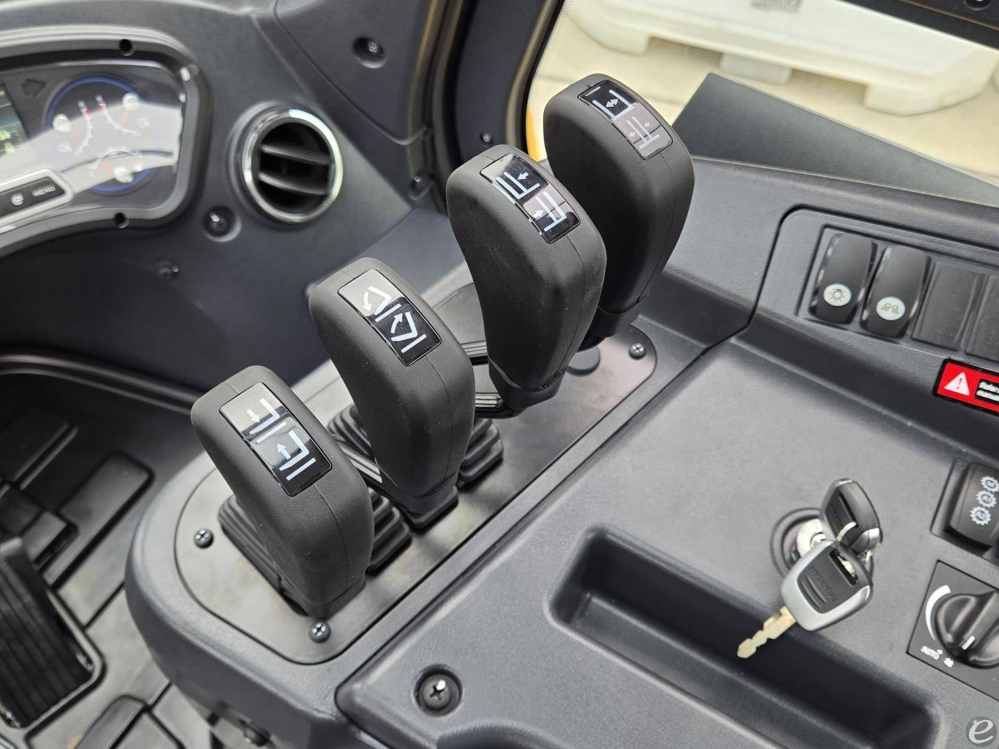 2026 Hyundai 160D-9