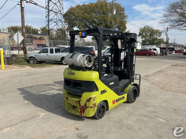 2021 Clark S25CL
