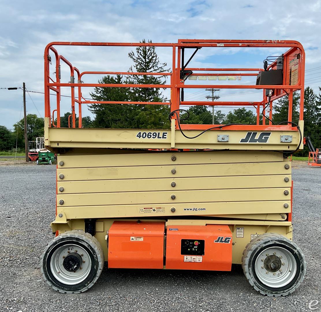 2017 JLG 4069LE