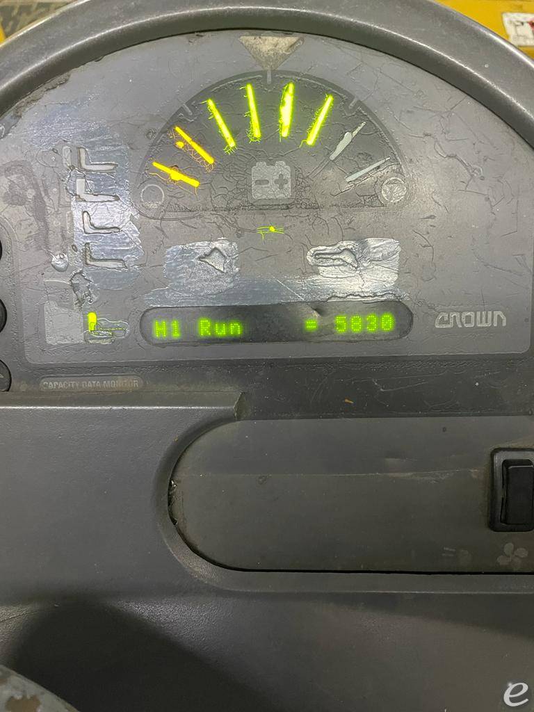 2000 Crown RR502 Electric Forklift - 123Forklift
