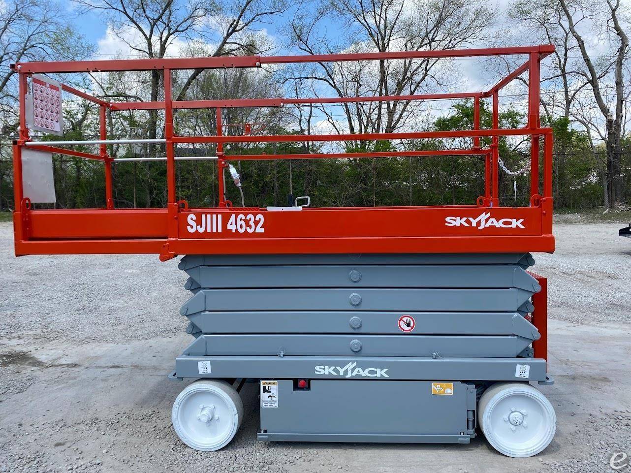 2014 Skyjack SJ6832RT Dual Fuel Scissor Lift - 123Forklift