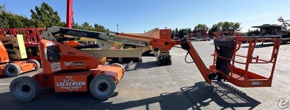 2015 JLG E450AJ