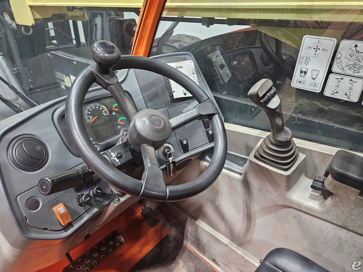 2017 JLG 1255