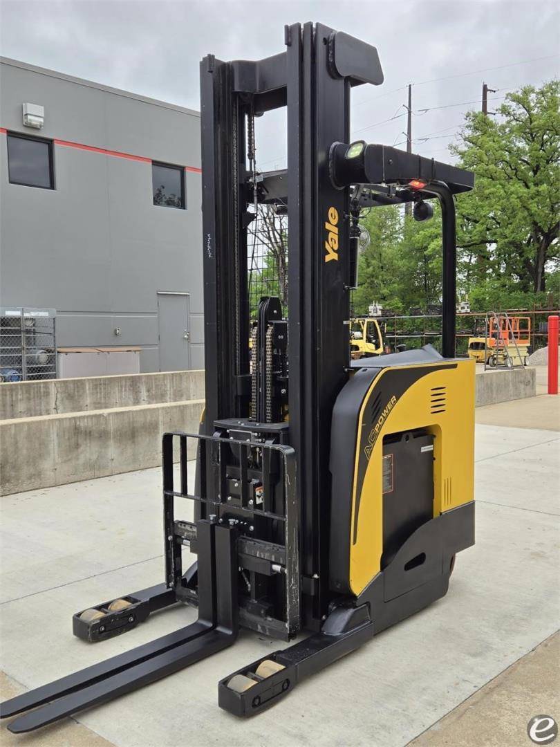2017 Yale NR035DB Electric Reach Tr...