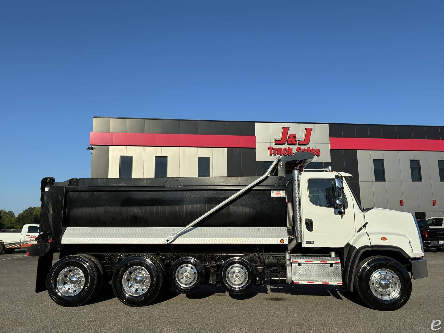 2023 Freightliner 108SD