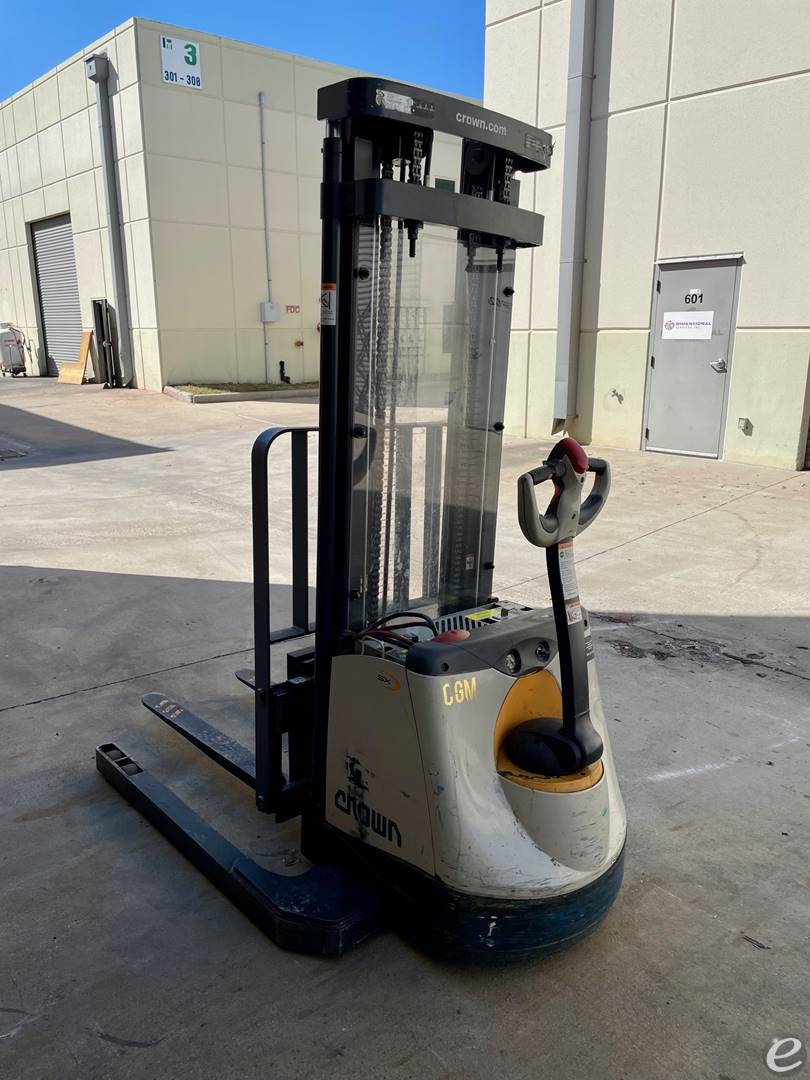 2018 Crown SX3000-40 Electric Forklift - 123Forklift