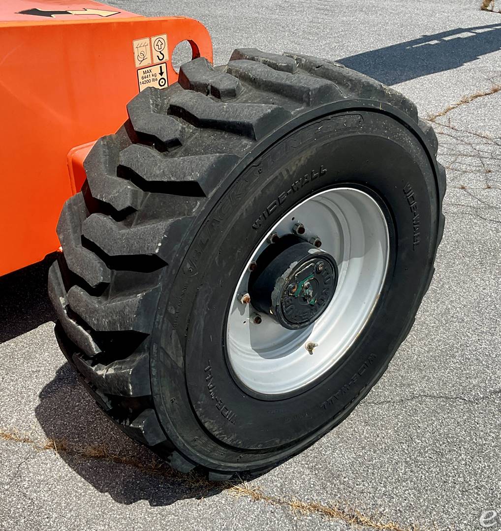 2017 JLG 660SJ