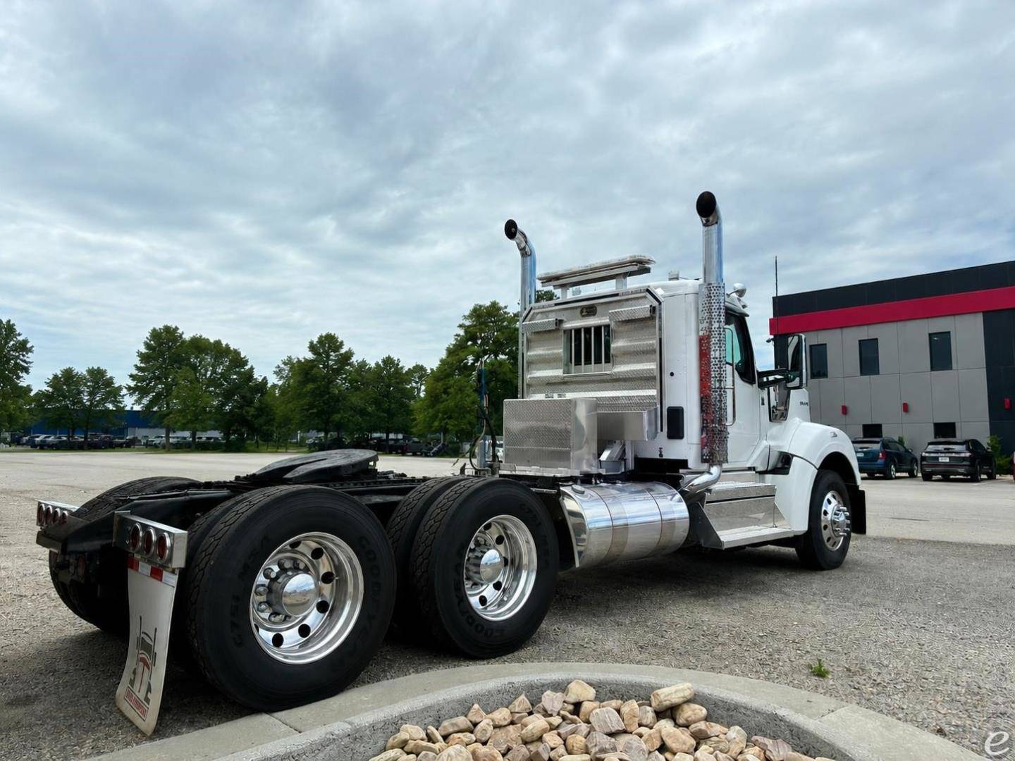 2025 Kenworth W990