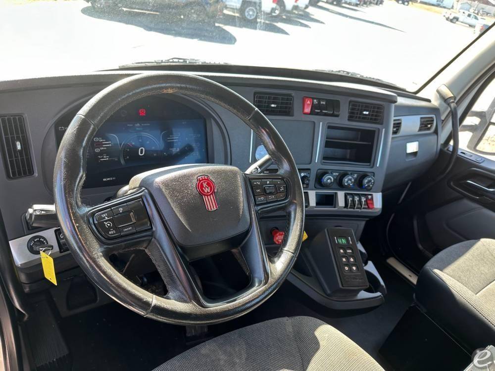 2024 Kenworth T880