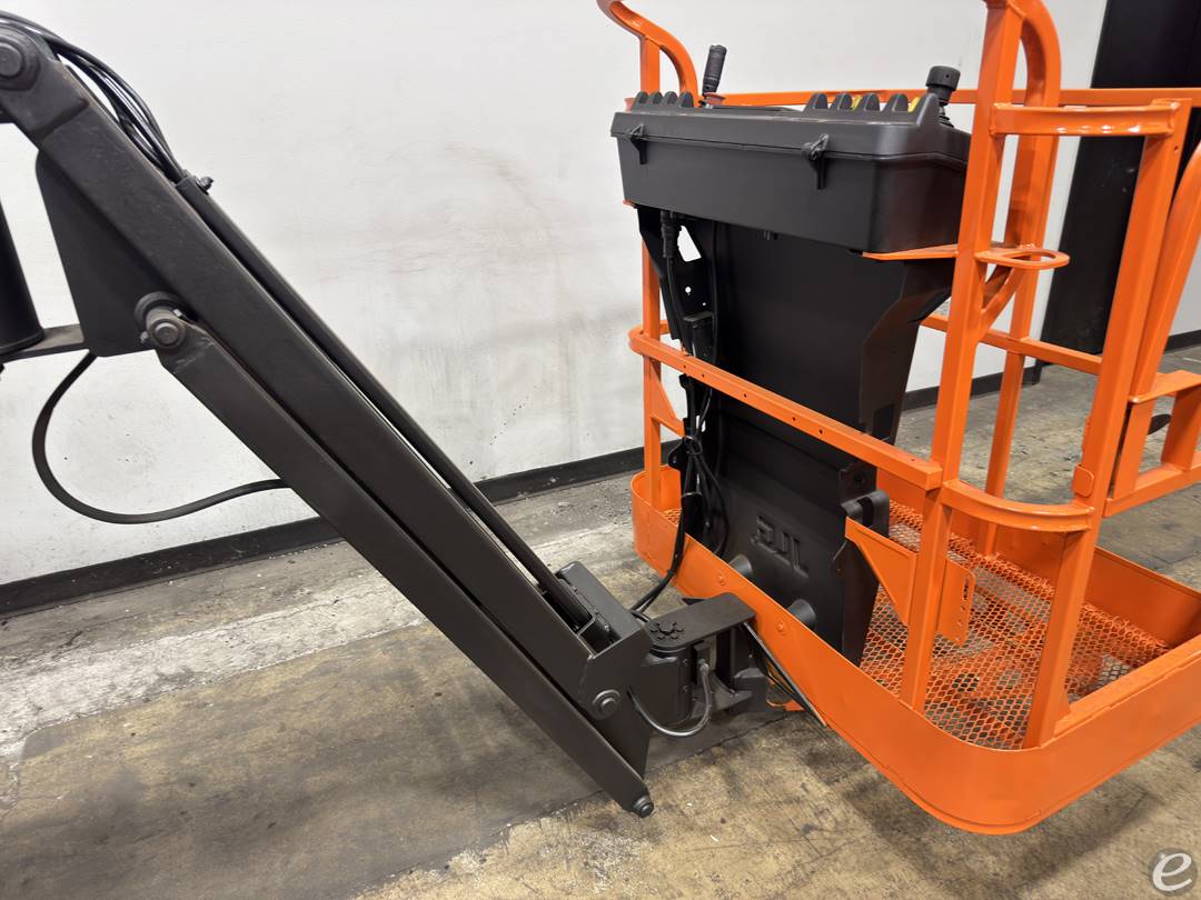 2014 JLG E300AJP