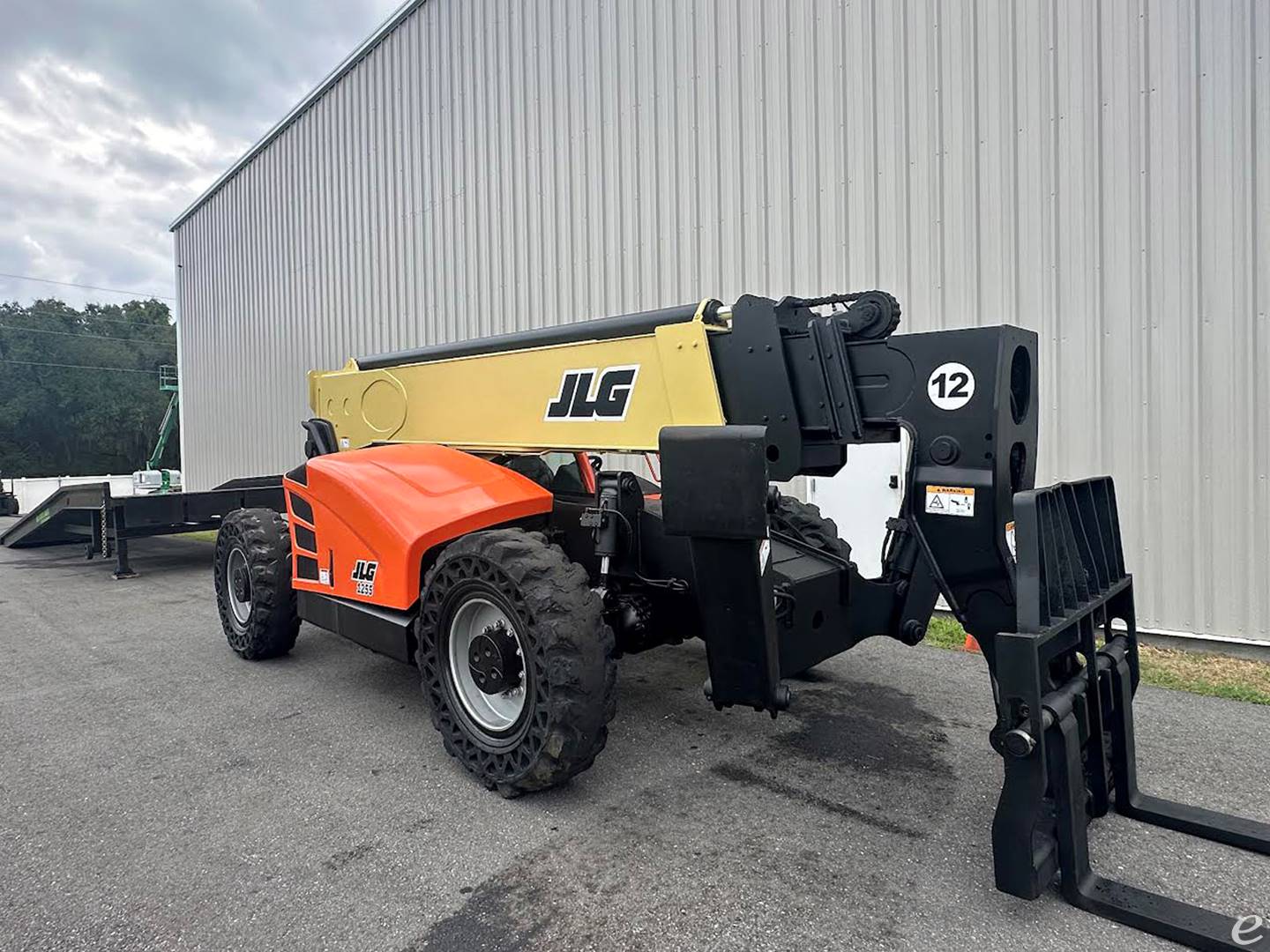 2016 JLG 1255
