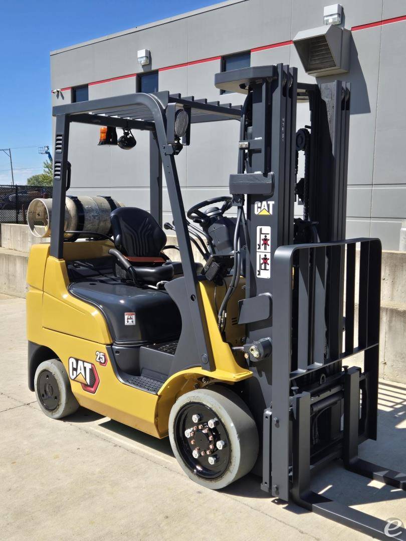 2020 Mitsubishi FGC25N