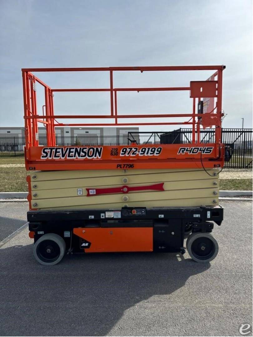 2022 JLG R4045