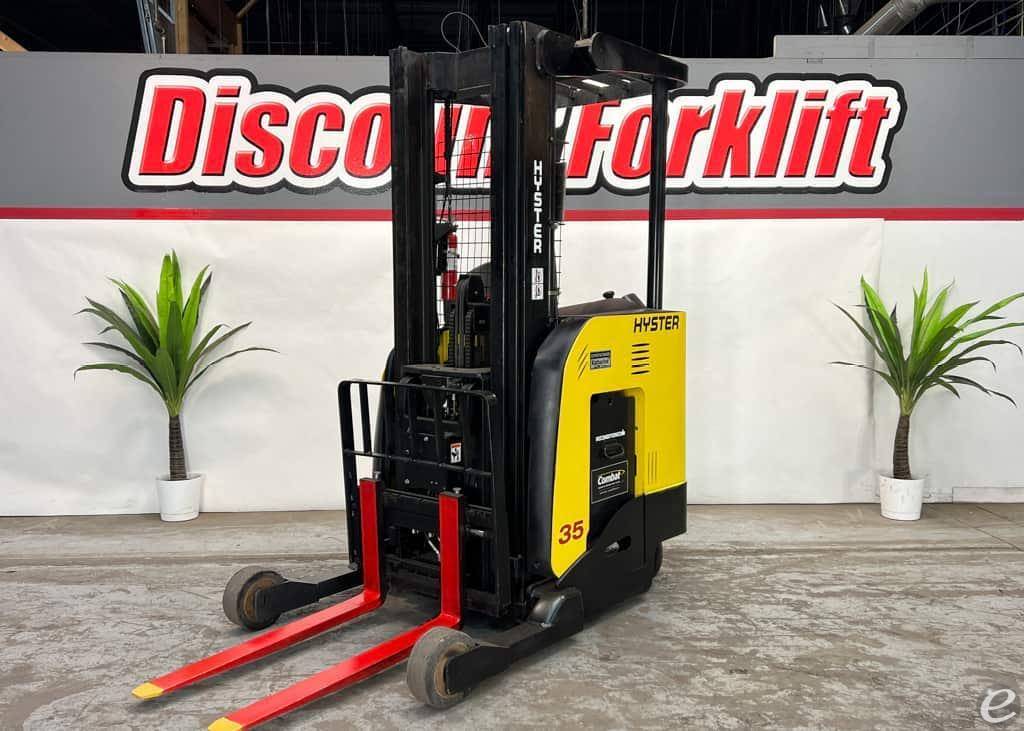 2017 Hyster N4DZRS2 Electric Reach Truck - 123Forklift