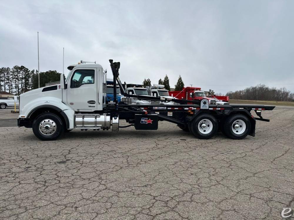 2025 Kenworth T880