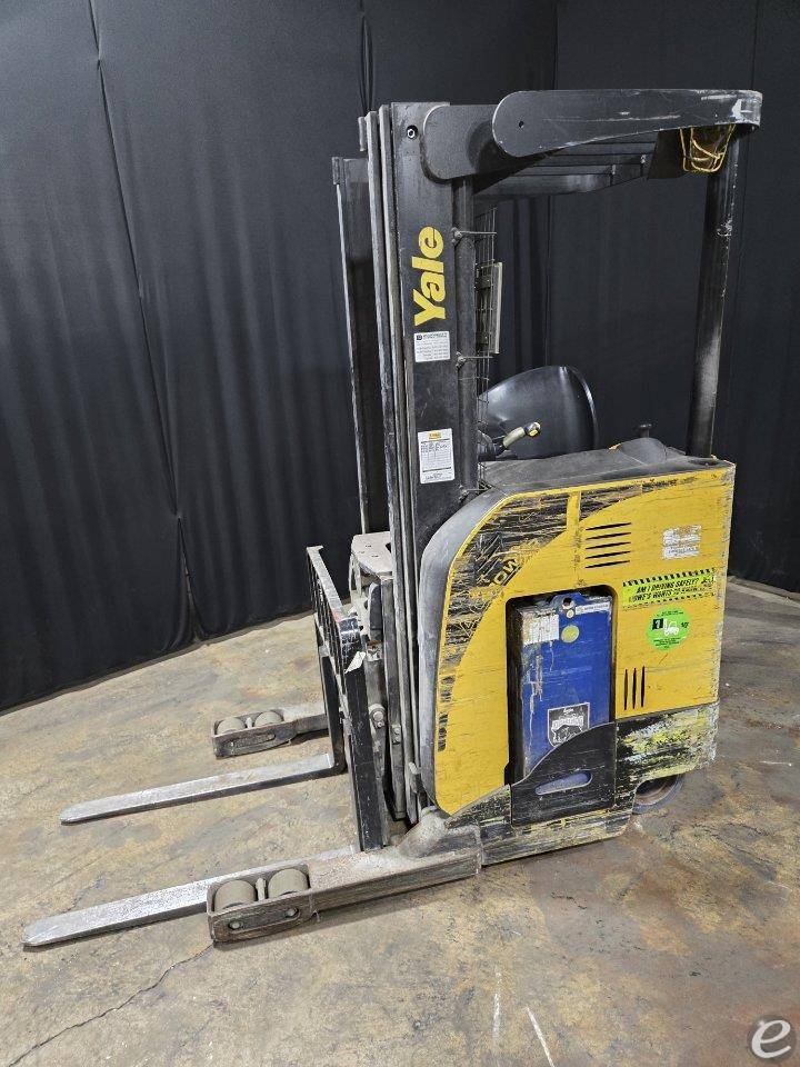 2015 Yale NR040DB