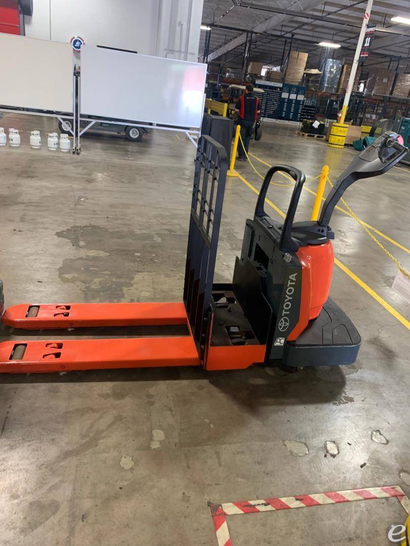 2017 Toyota 8HBE30 Electric Forklif...