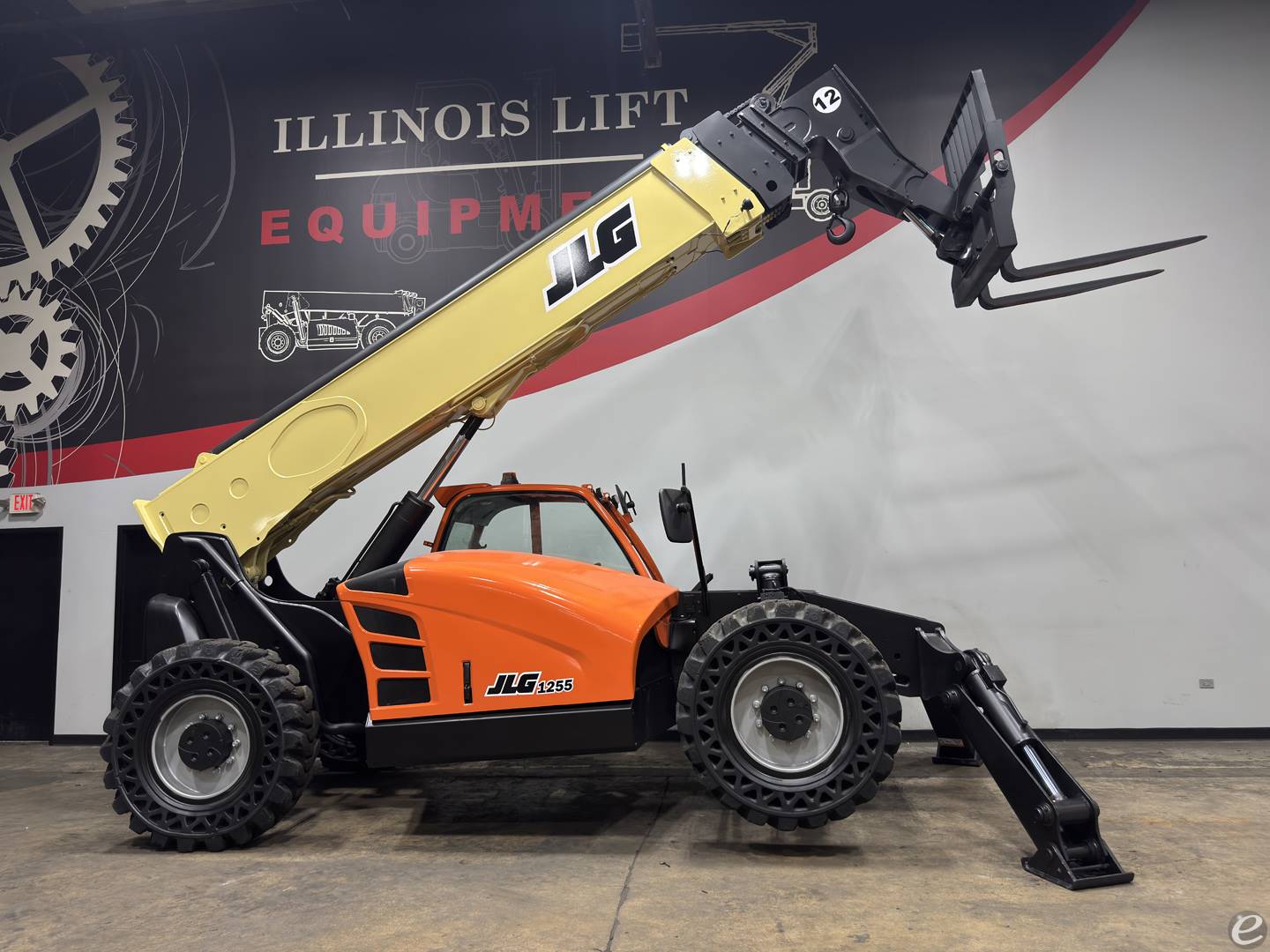 2017 JLG 1255