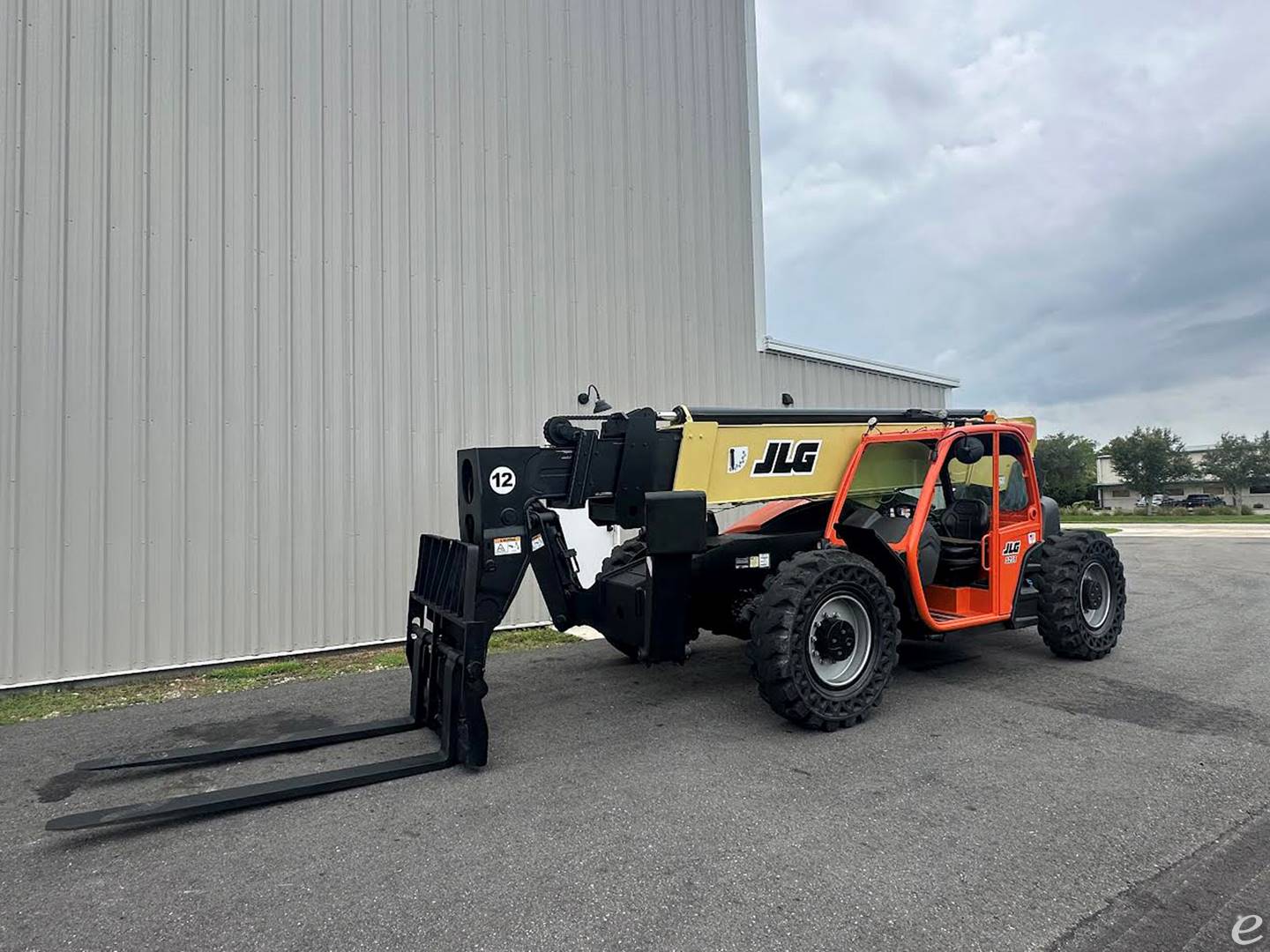2016 JLG 1255