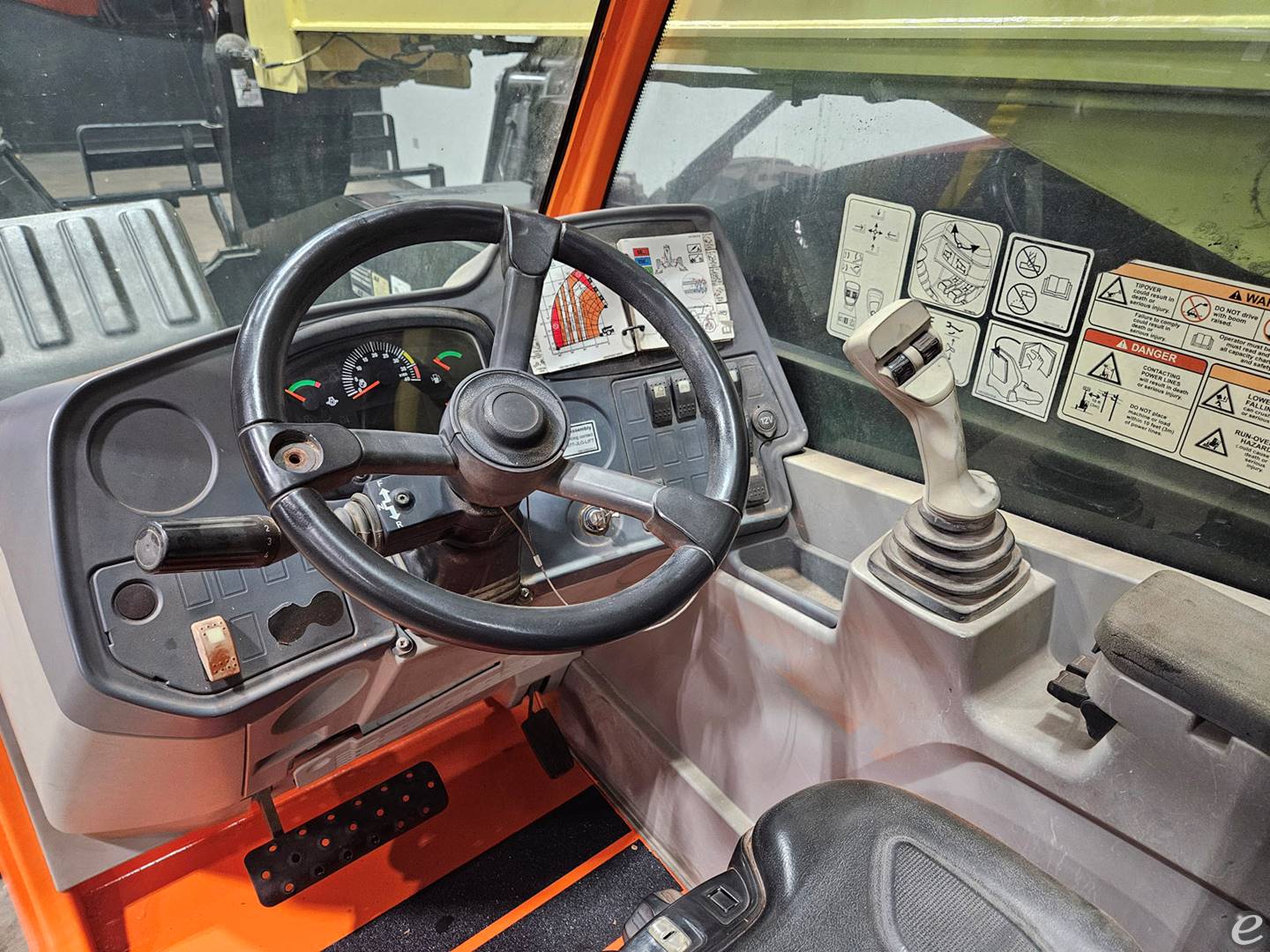 2018 JLG 1255