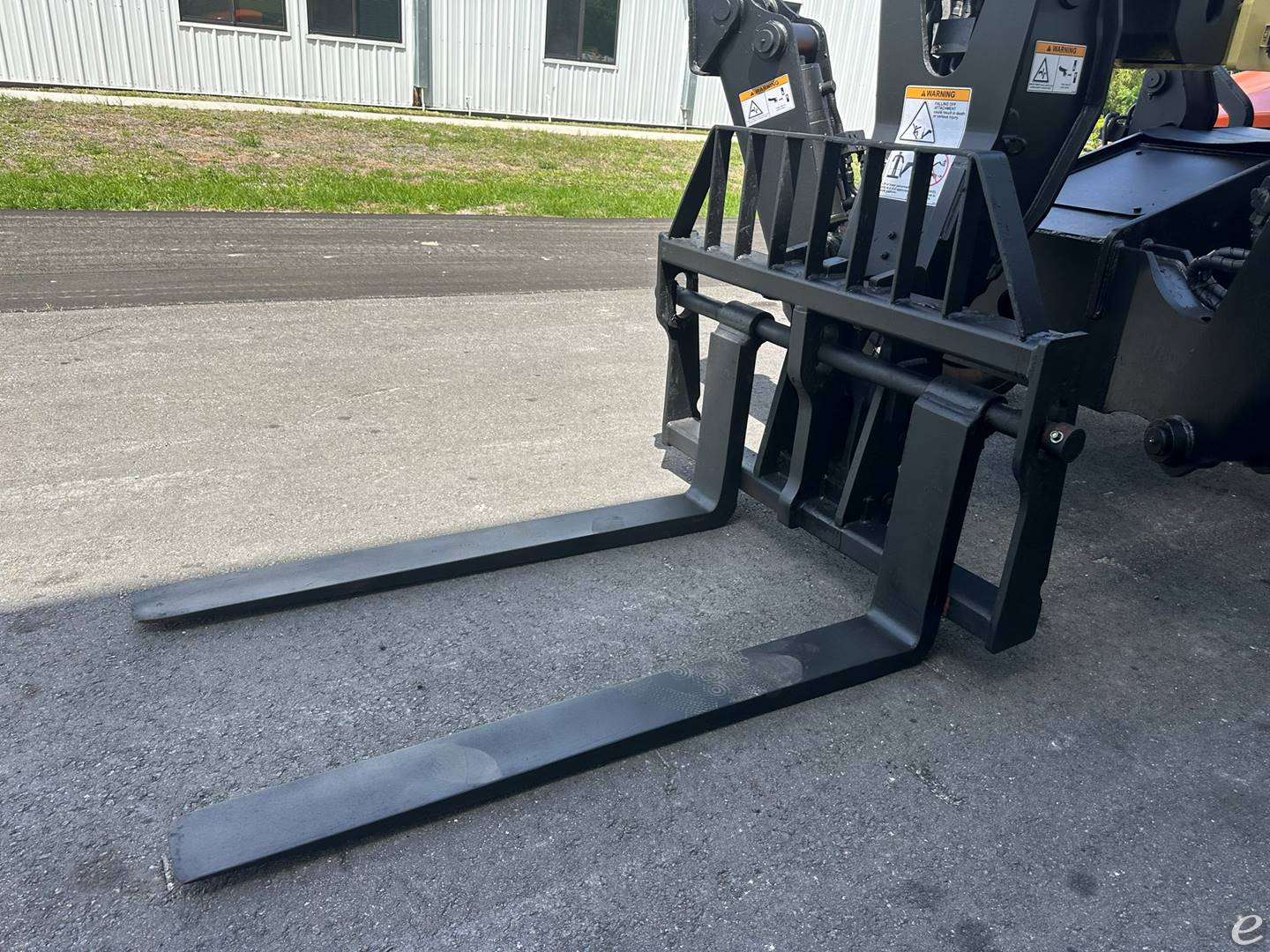2016 JLG 1255