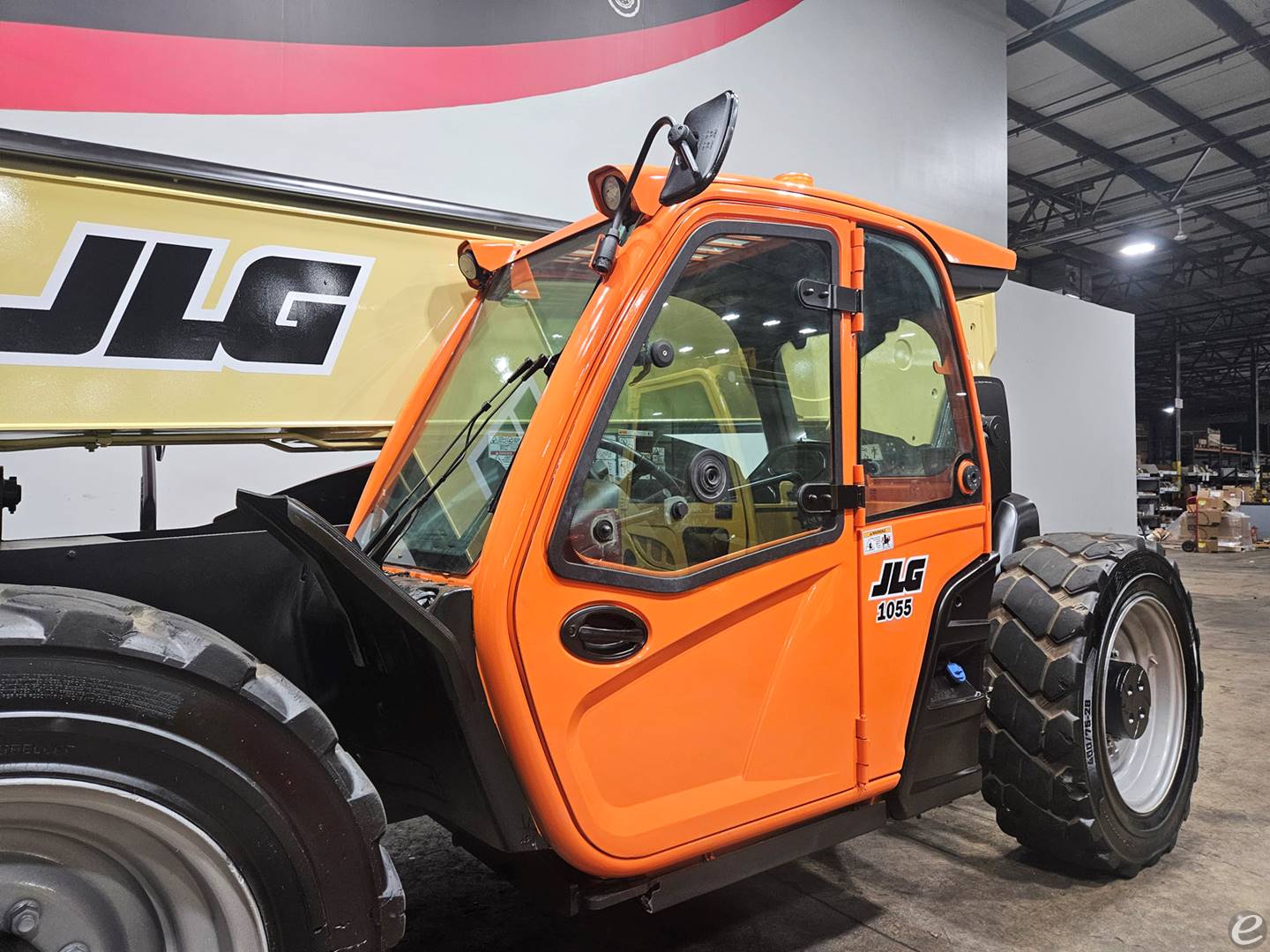 2016 JLG 1055