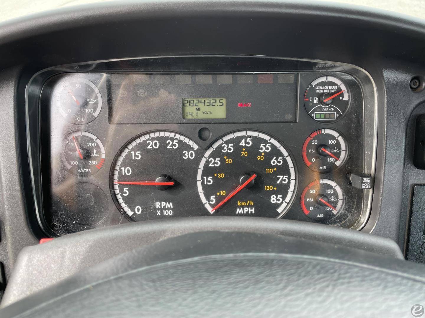 2014 Freightliner BUSINESS CLASS M2 106