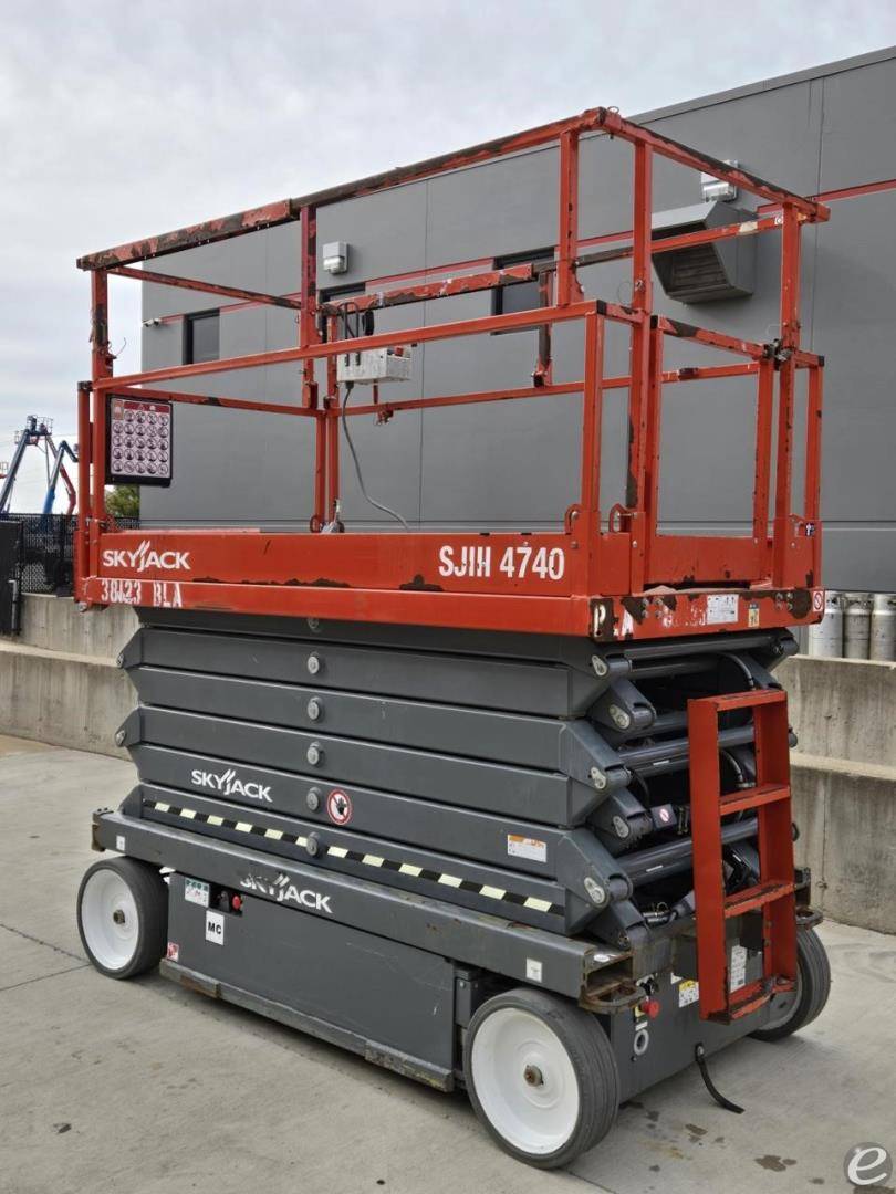2016 Skyjack SJIII4740 Electric Scissor Lift - 123Forklift