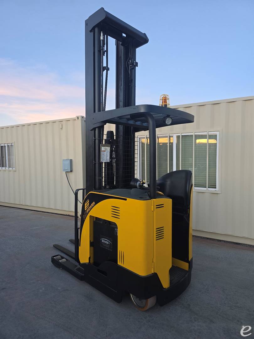 2014 Yale NR045EB