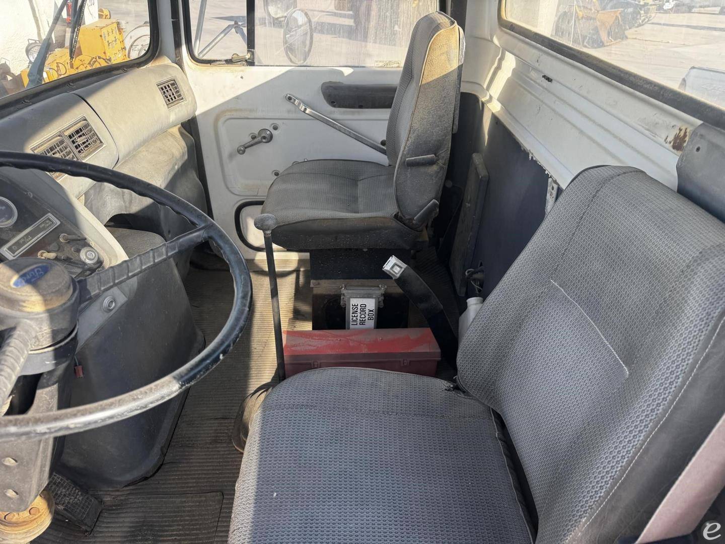 1991 Ford L8000