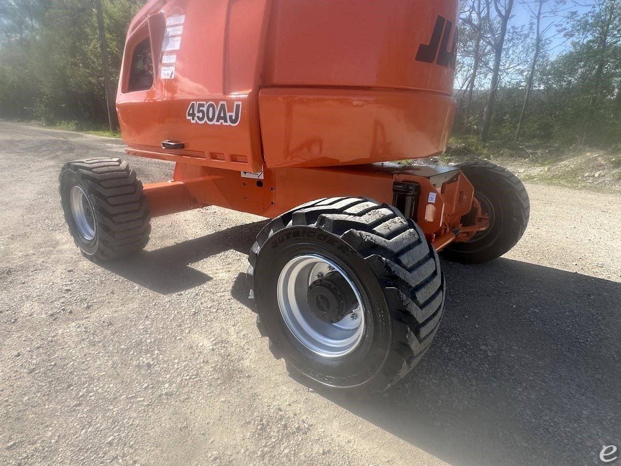 2017 JLG 450AJ