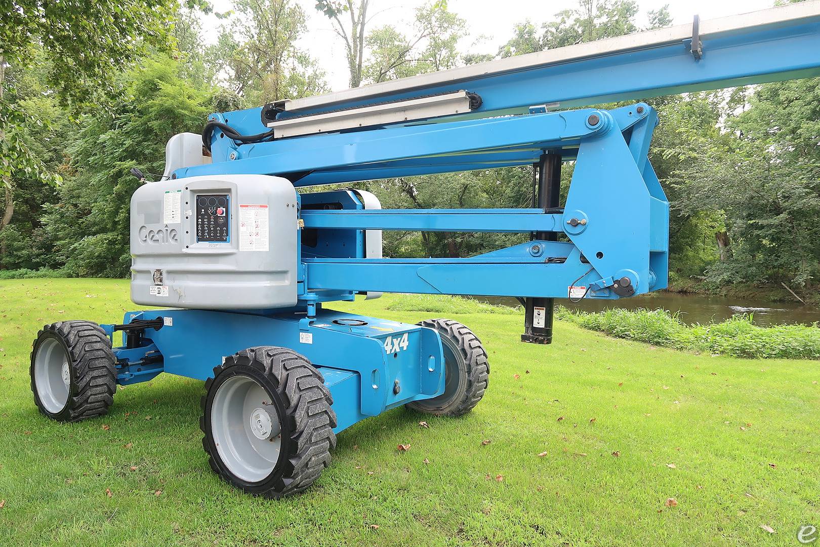 2013 Diesel Genie Z60/34 Articulated Boom