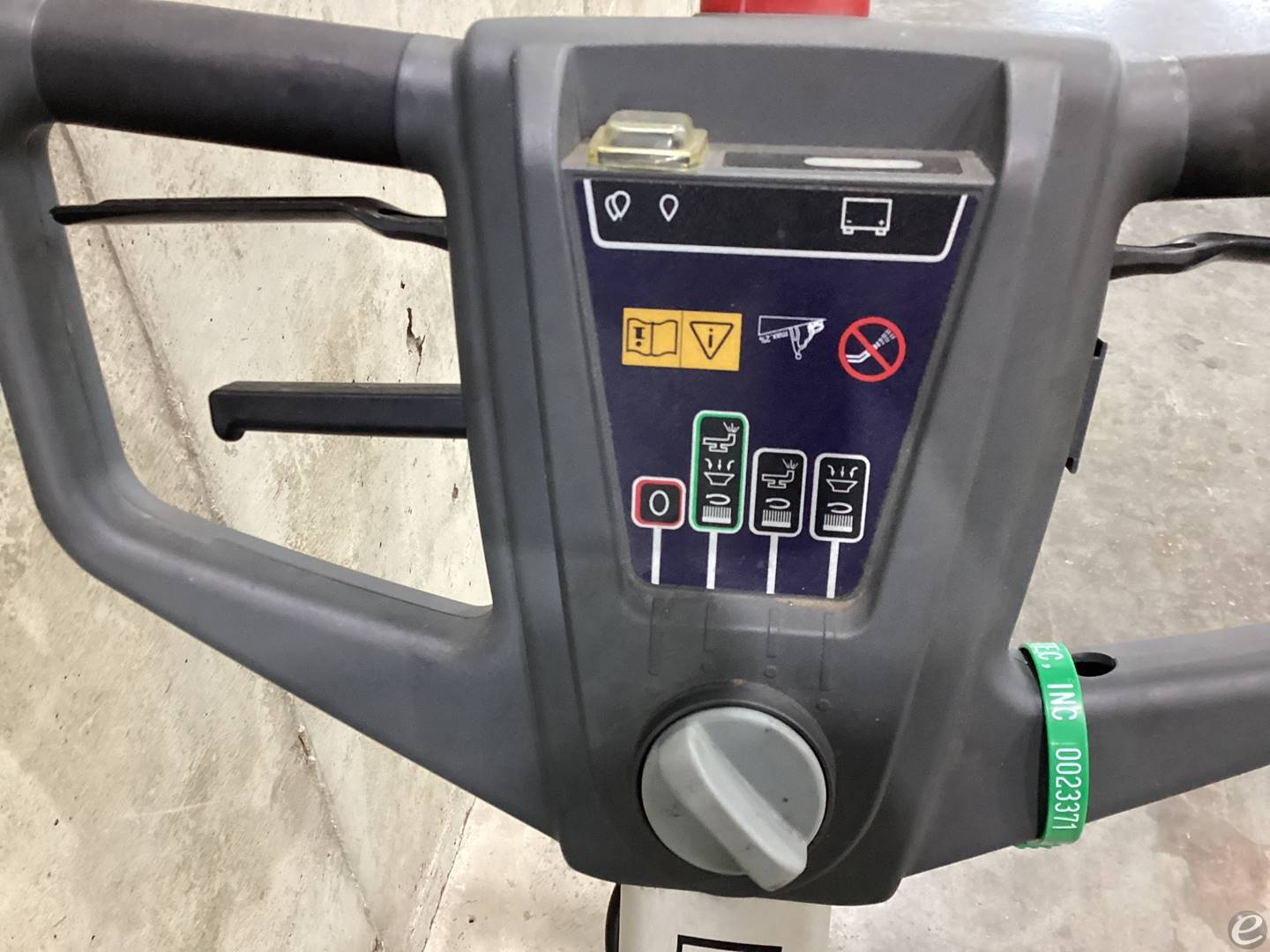 2019 Advance SC351