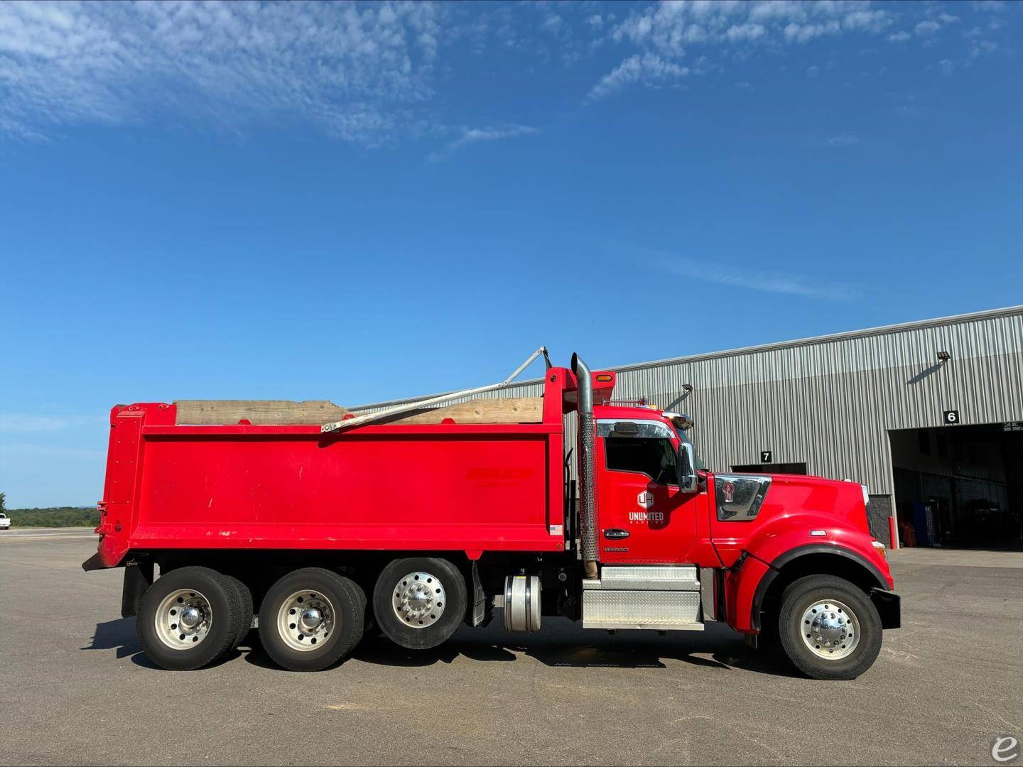 2023 Kenworth W990