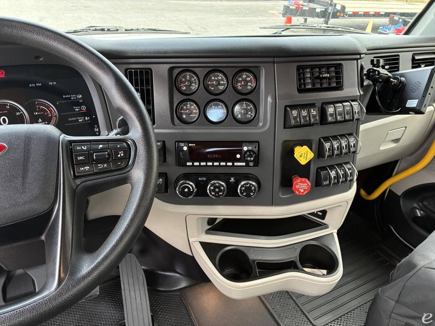 2025 Peterbilt 567