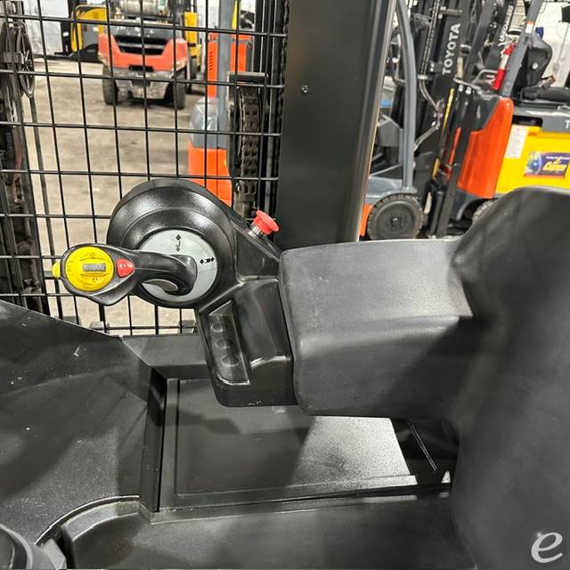 2022 Yale NR045EC