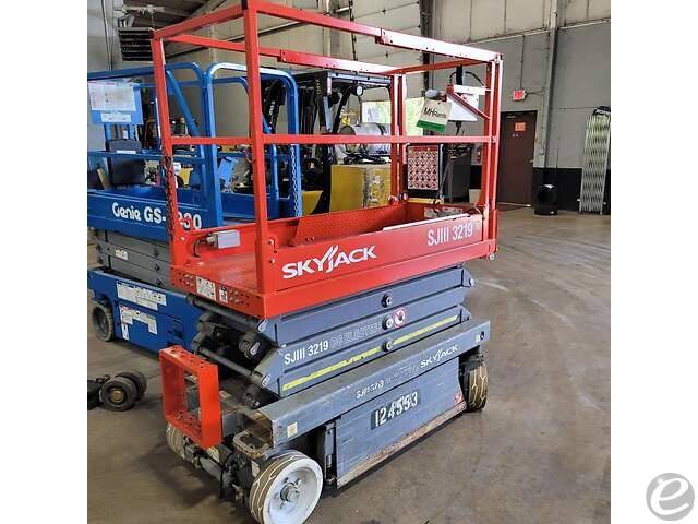 2015 Skyjack SJ-3219 Electric Sciss...