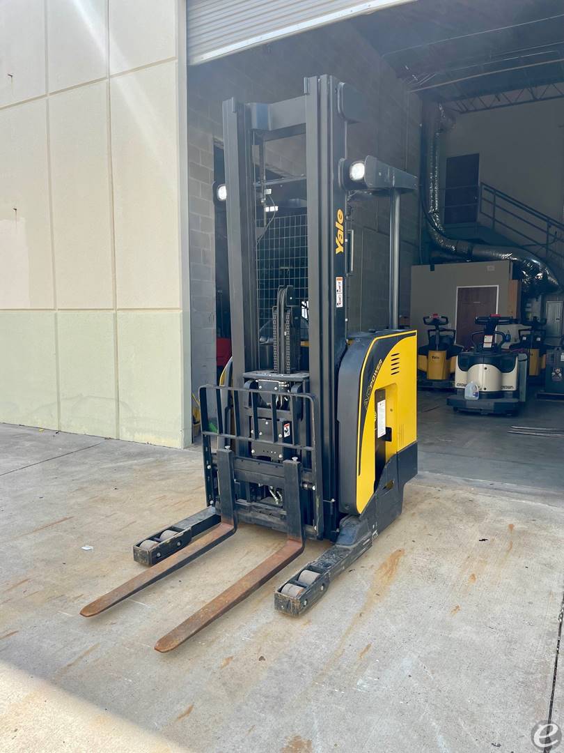 2017 Yale NR035DB Electric Reach Truck - 123Forklift