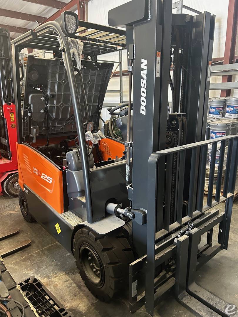 2023 Doosan B25X-7